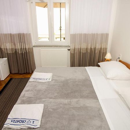 Rooms & Apartment Albina バスカ エクステリア 写真