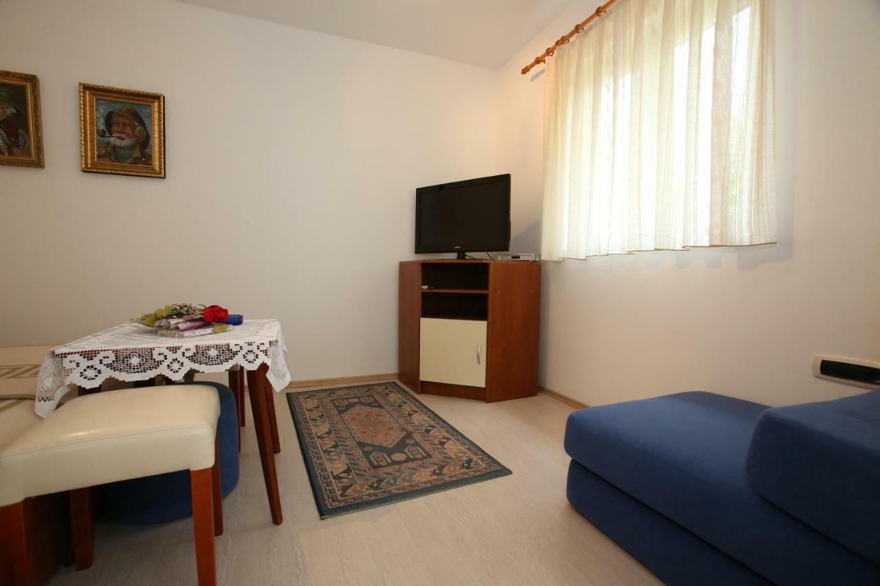 Rooms & Apartment Albina バスカ エクステリア 写真