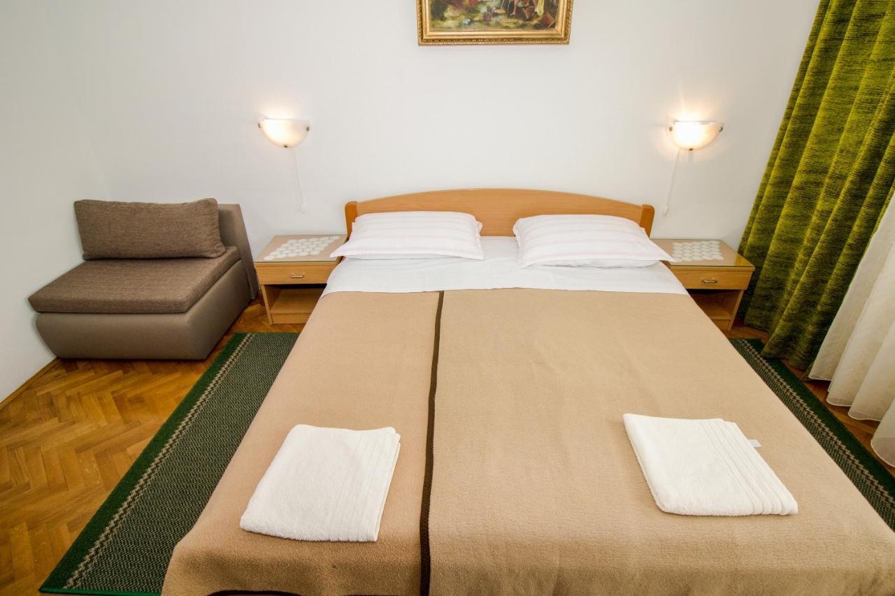 Rooms & Apartment Albina バスカ エクステリア 写真