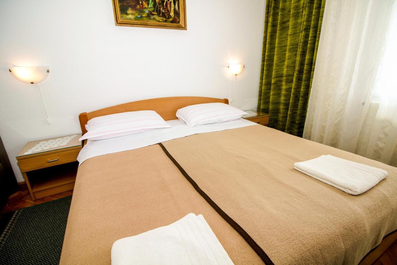 Rooms & Apartment Albina バスカ エクステリア 写真
