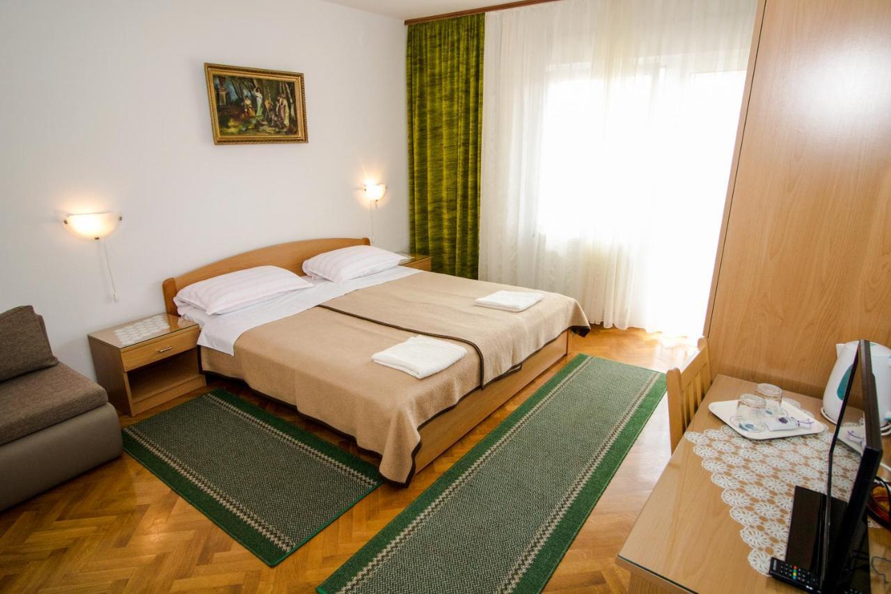 Rooms & Apartment Albina バスカ エクステリア 写真