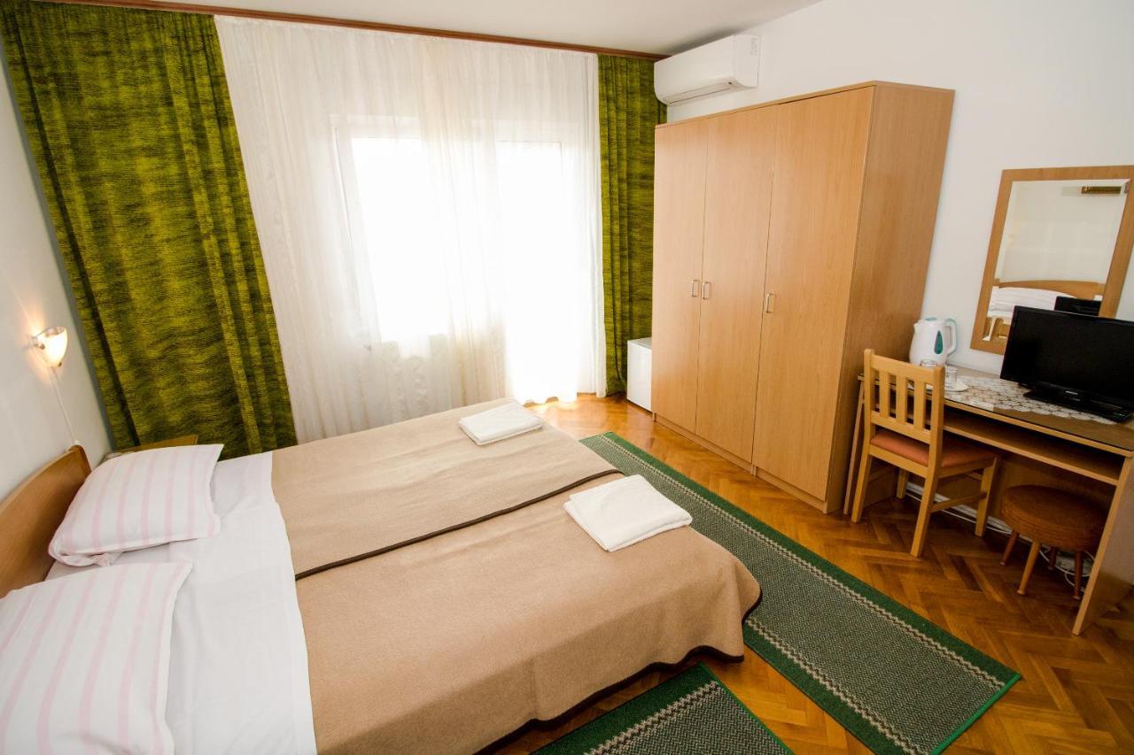 Rooms & Apartment Albina バスカ エクステリア 写真