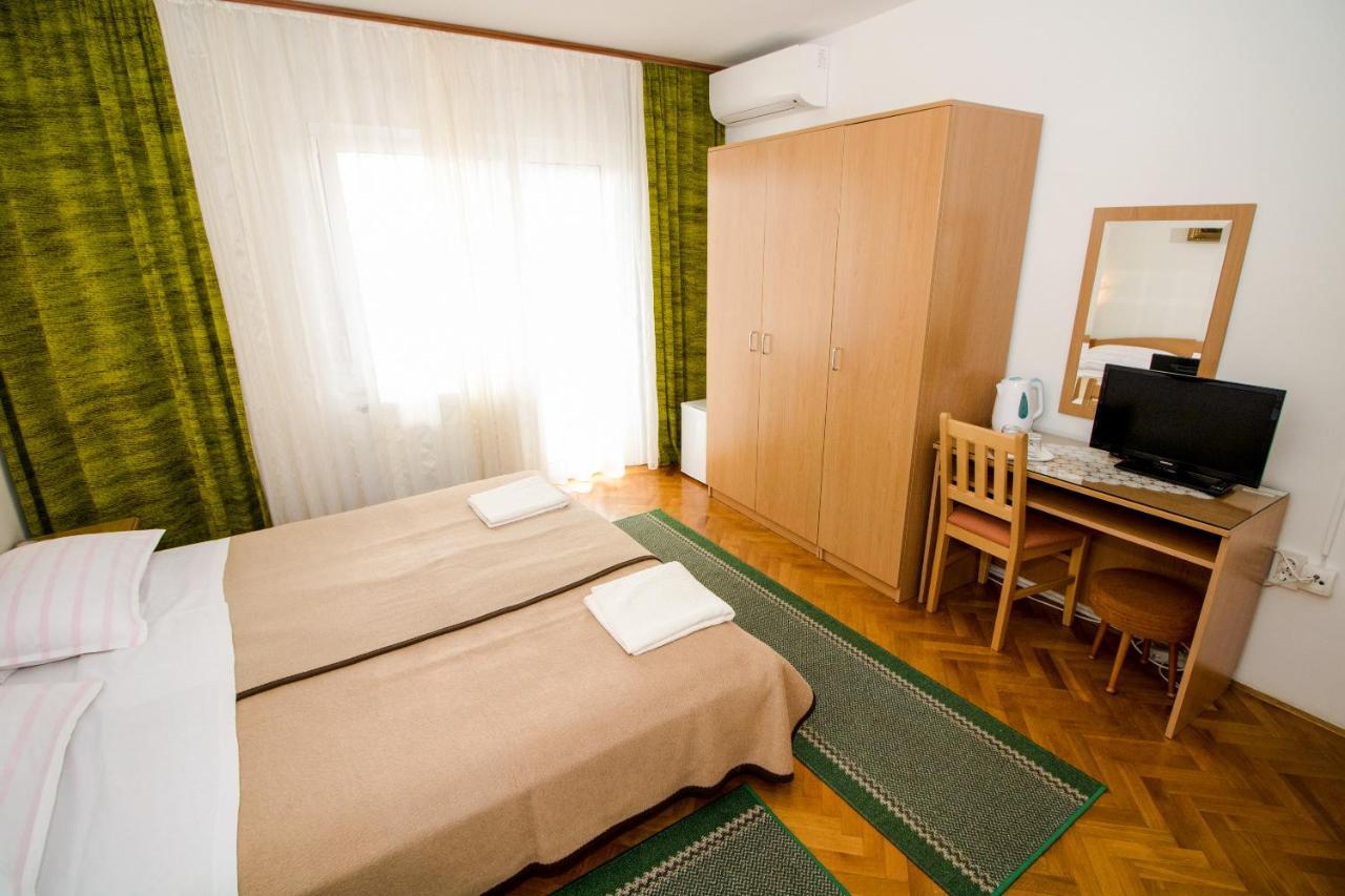 Rooms & Apartment Albina バスカ エクステリア 写真