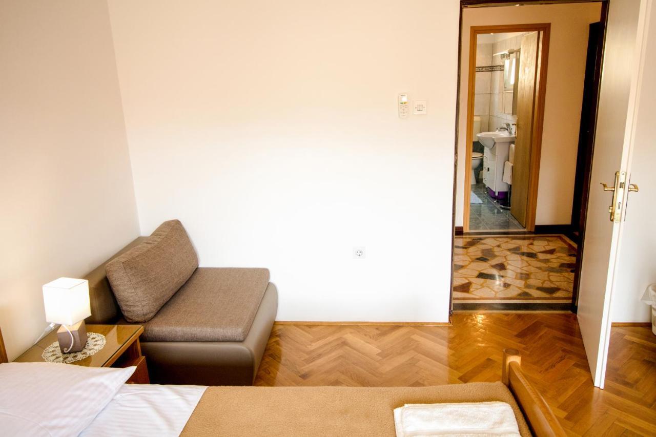 Rooms & Apartment Albina バスカ エクステリア 写真