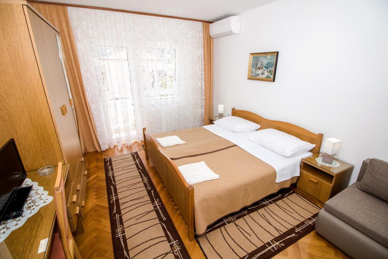 Rooms & Apartment Albina バスカ エクステリア 写真