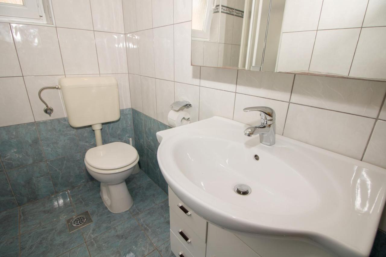 Rooms & Apartment Albina バスカ エクステリア 写真