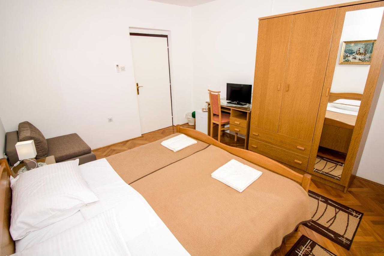 Rooms & Apartment Albina バスカ エクステリア 写真