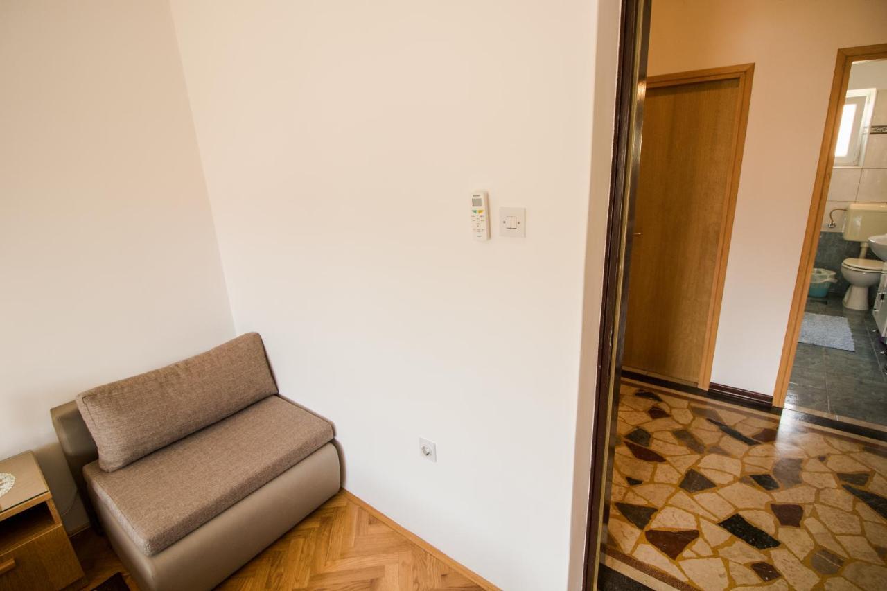 Rooms & Apartment Albina バスカ エクステリア 写真
