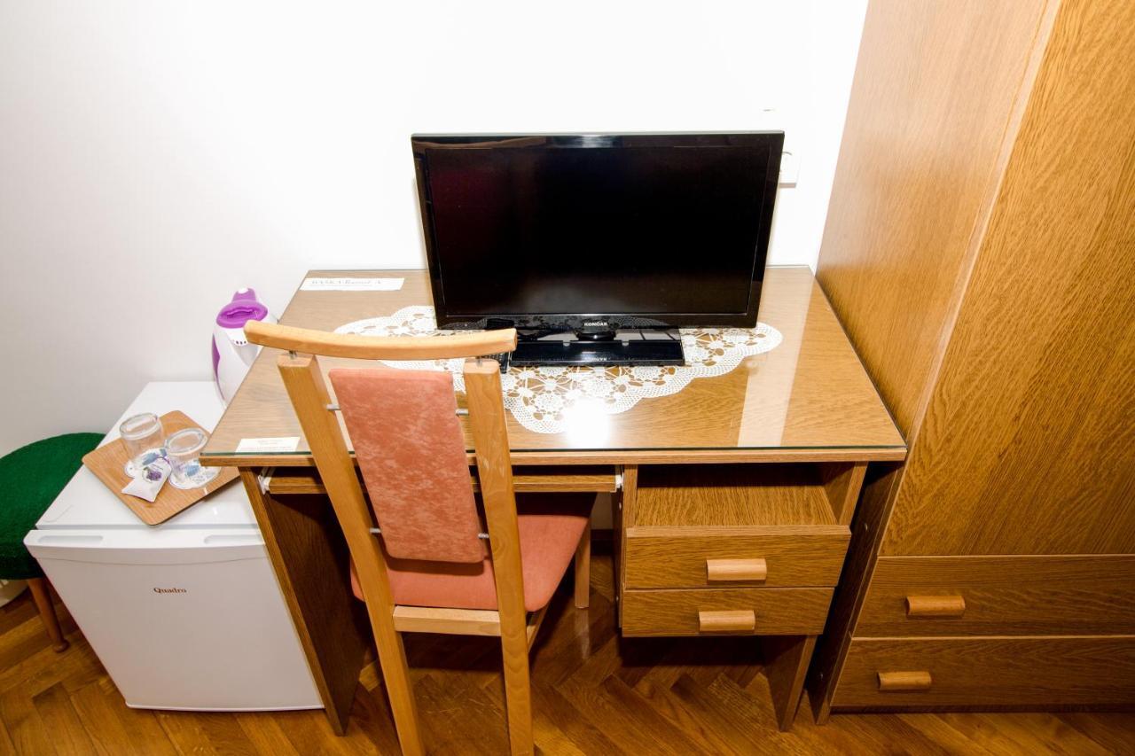 Rooms & Apartment Albina バスカ エクステリア 写真