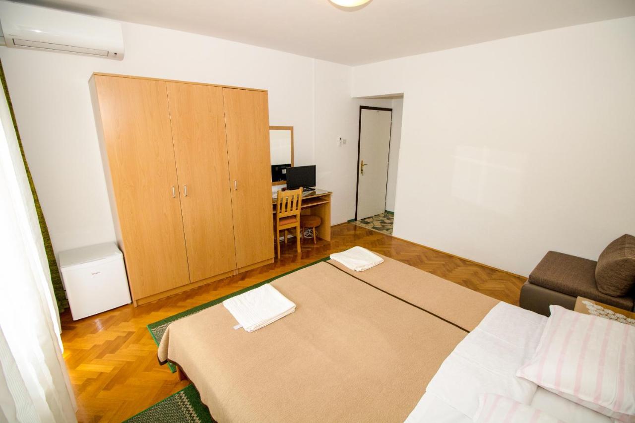 Rooms & Apartment Albina バスカ エクステリア 写真
