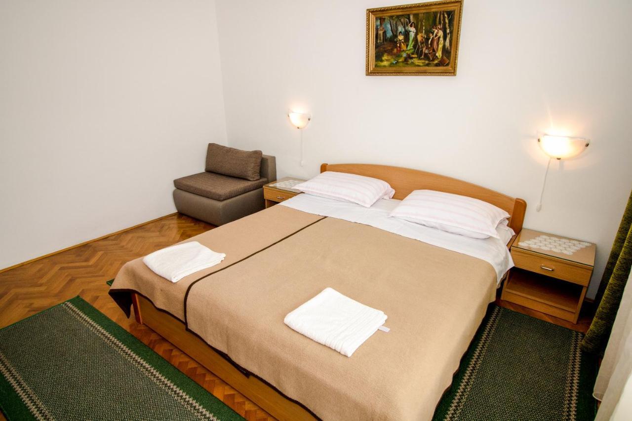 Rooms & Apartment Albina バスカ エクステリア 写真