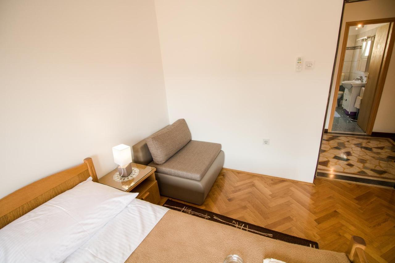 Rooms & Apartment Albina バスカ エクステリア 写真