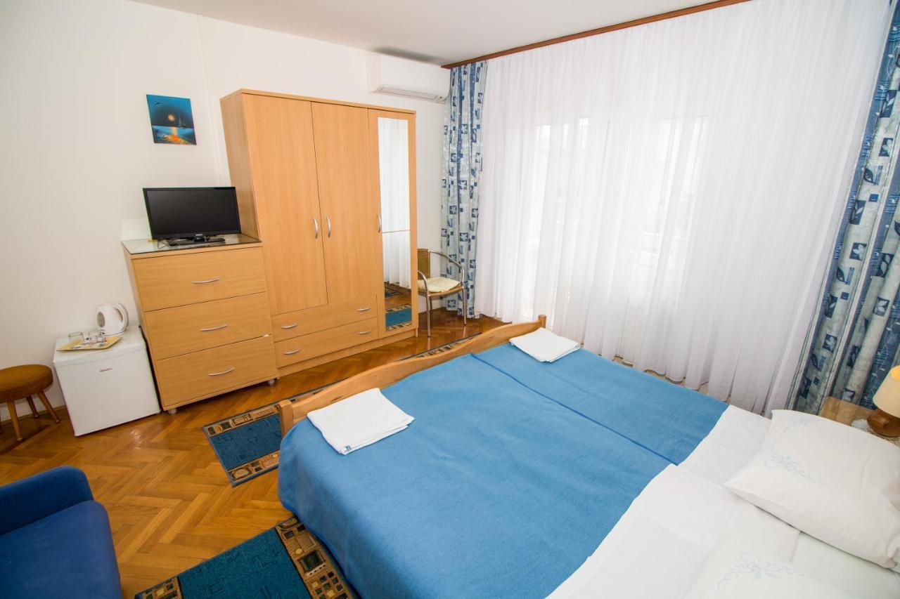 Rooms & Apartment Albina バスカ エクステリア 写真
