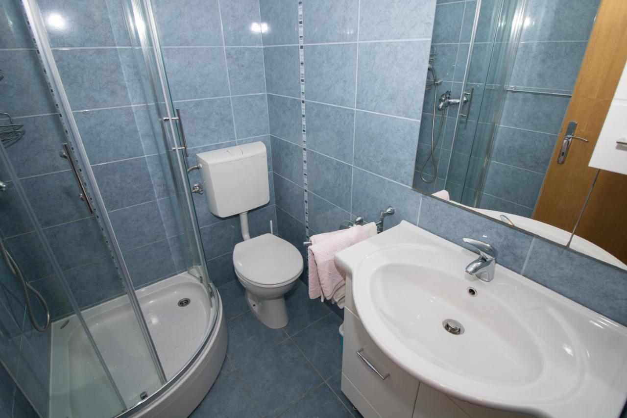 Rooms & Apartment Albina バスカ エクステリア 写真